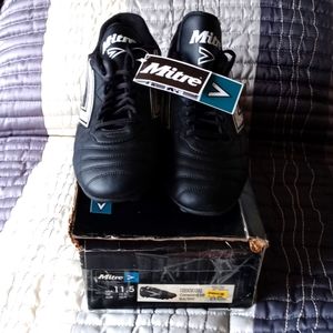 NWT *LAST CHANCE* Mitre Cleats
